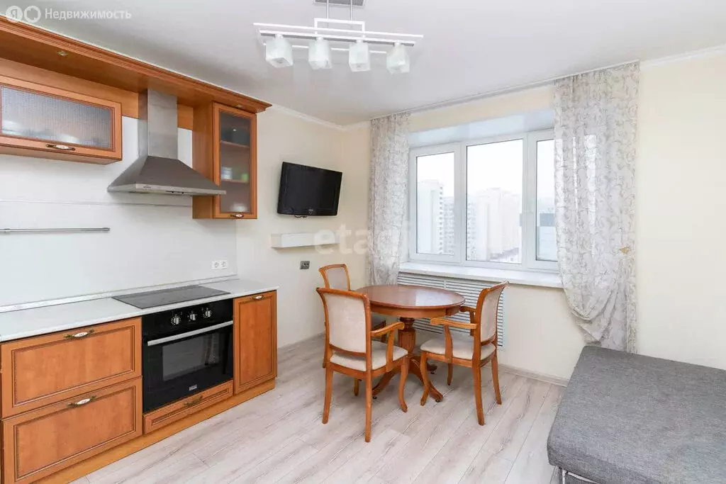 2-комнатная квартира: Тюмень, улица Пермякова, 82к1 (66.7 м) - Фото 1