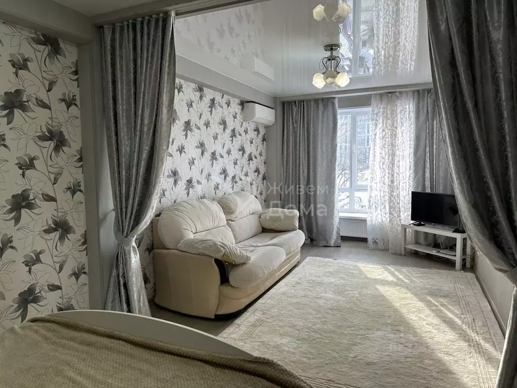 1-к кв. Волгоградская область, Волгоград ул. 8-й Воздушной Армии, 10а ... - Фото 0