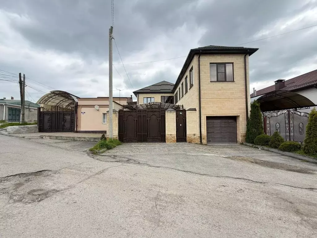 Дом в Кабардино-Балкария, Нальчик Чинарная ул., 22А (410 м) - Фото 2