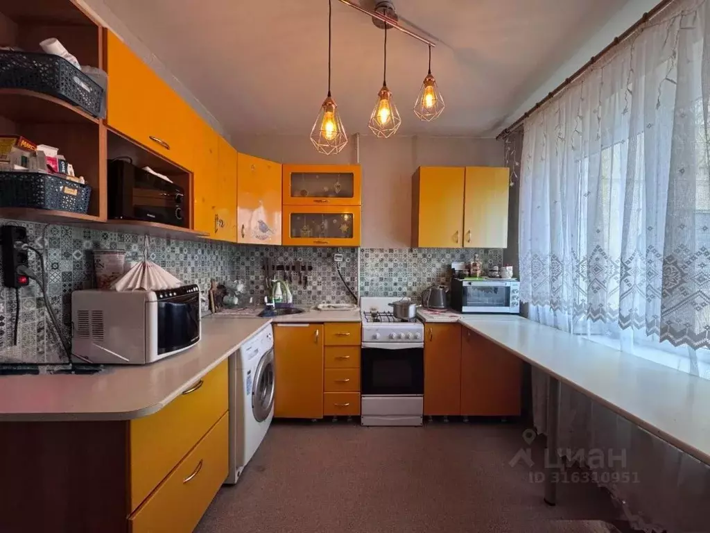 3-к кв. Волгоградская область, Волгоград ул. Имени Ивана Морозова, 7 ... - Фото 0
