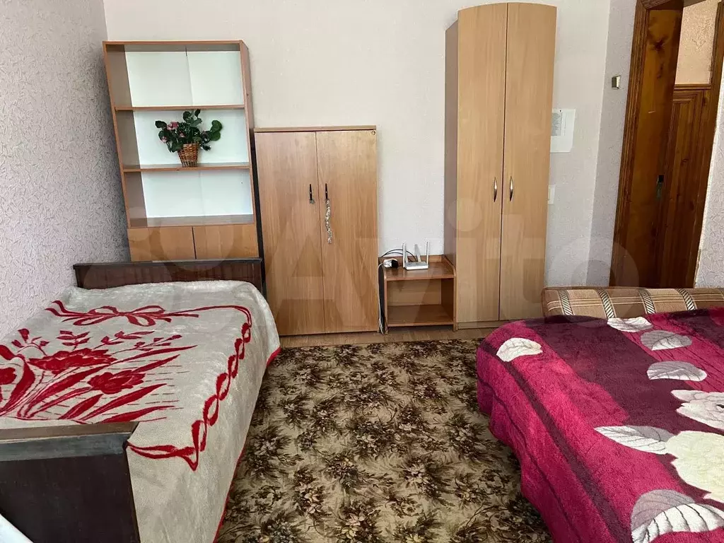 Комната 30 м в 6-к., 2/3 эт. - Фото 1