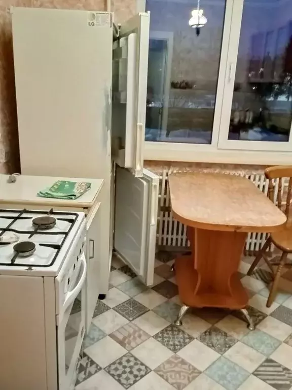 2-к кв. Омская область, Омск просп. Комарова, 1 (44.0 м) - Фото 2