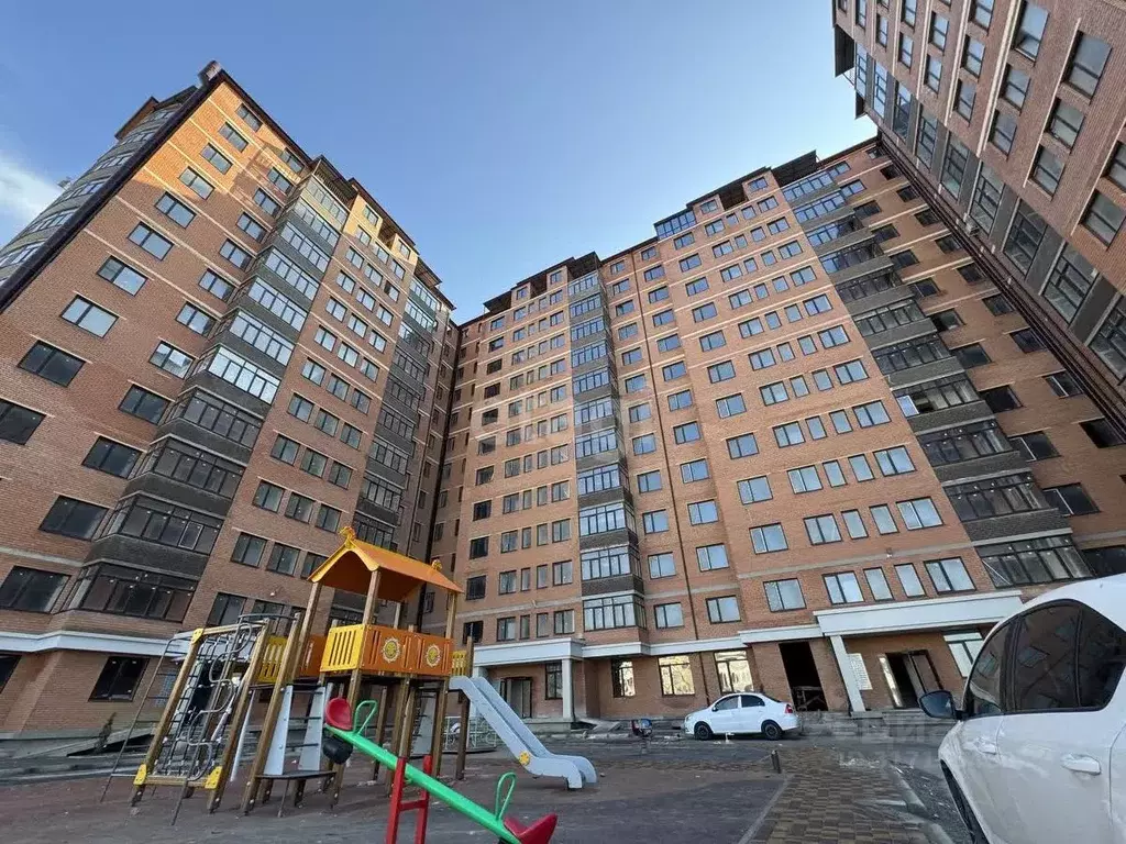 2-к кв. Дагестан, Каспийск ул. Ленина, 61/1 (79.2 м) - Фото 0