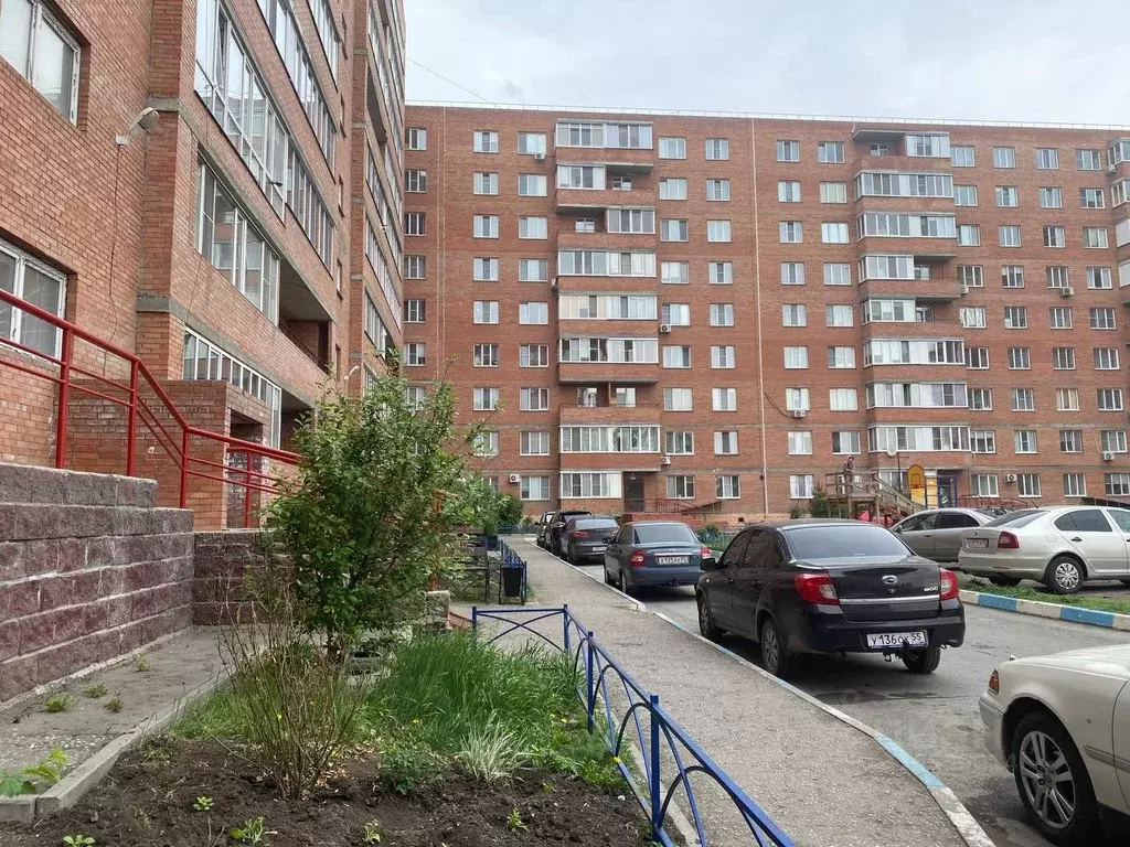 2-к кв. Омская область, Омск просп. Космический, 20к6 (70.5 м) - Фото 0