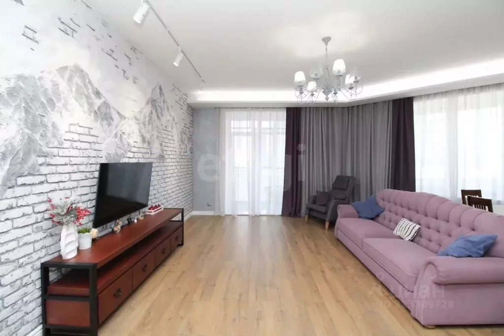 3-к кв. Красноярский край, Красноярск ул. Авиаторов, 21 (117.0 м) - Фото 1