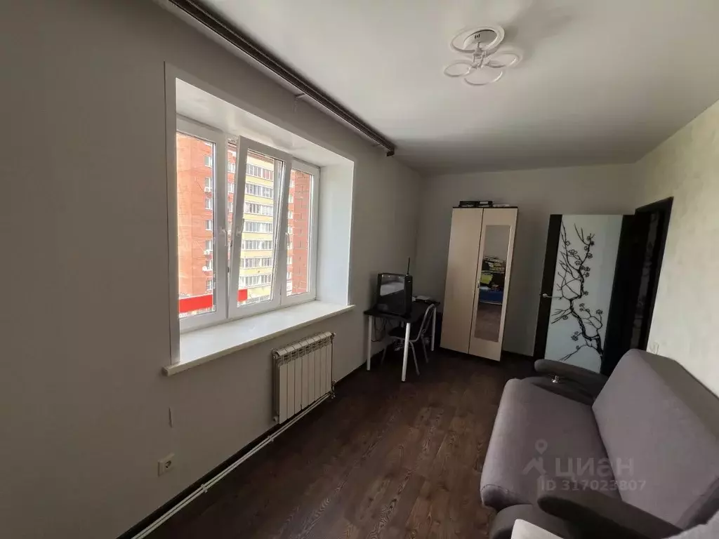 3-к кв. Омская область, Омск просп. Комарова, 16 (71.0 м) - Фото 0
