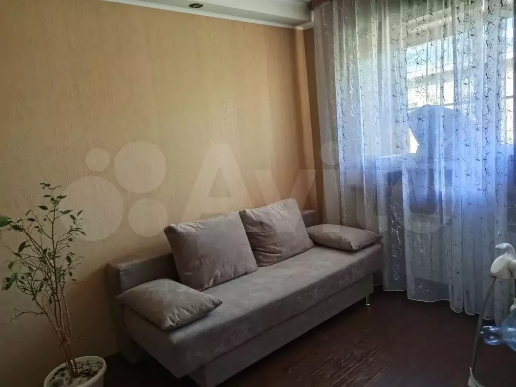 Комната 18 м в 3-к., 4/4 эт. - Фото 0