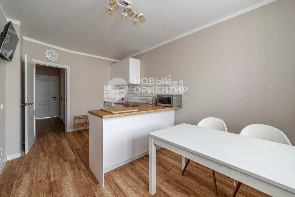 2-к кв. Свердловская область, Екатеринбург ул. Краснолесья, 26 (76.6 ... - Фото 2