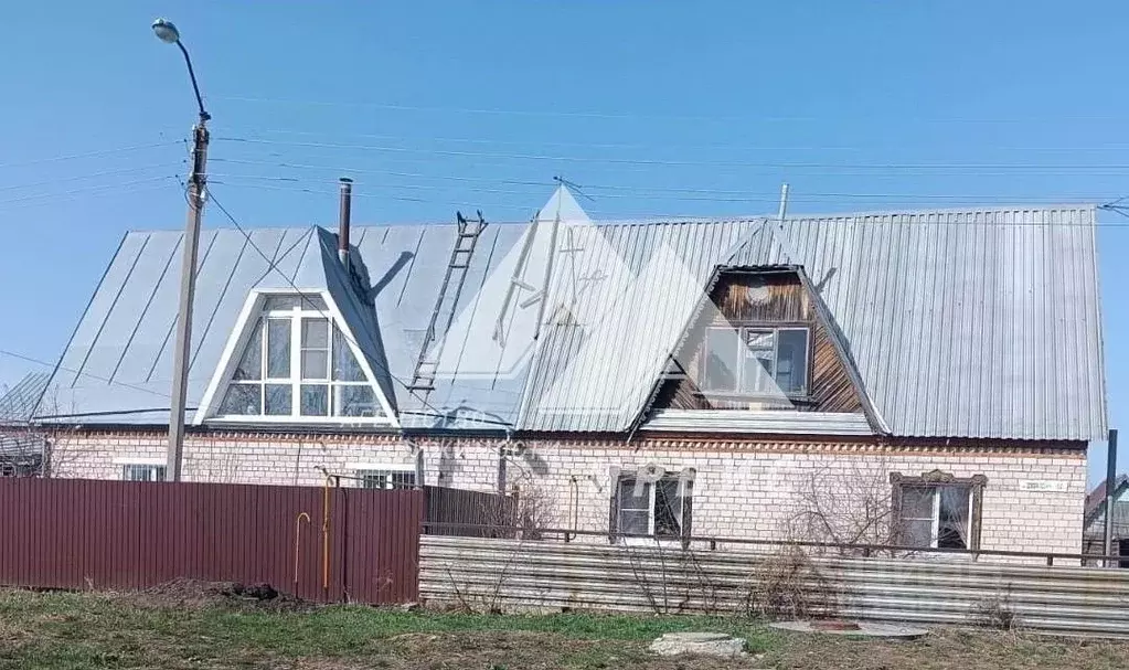 Дом в Алтайский край, Барнаул Спутник мкр, ул. Вишневая (200 м) - Фото 0