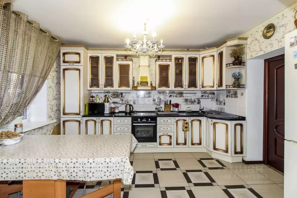 Дом в Тюменская область, Тюмень Студенческая ул. (210 м) - Фото 1