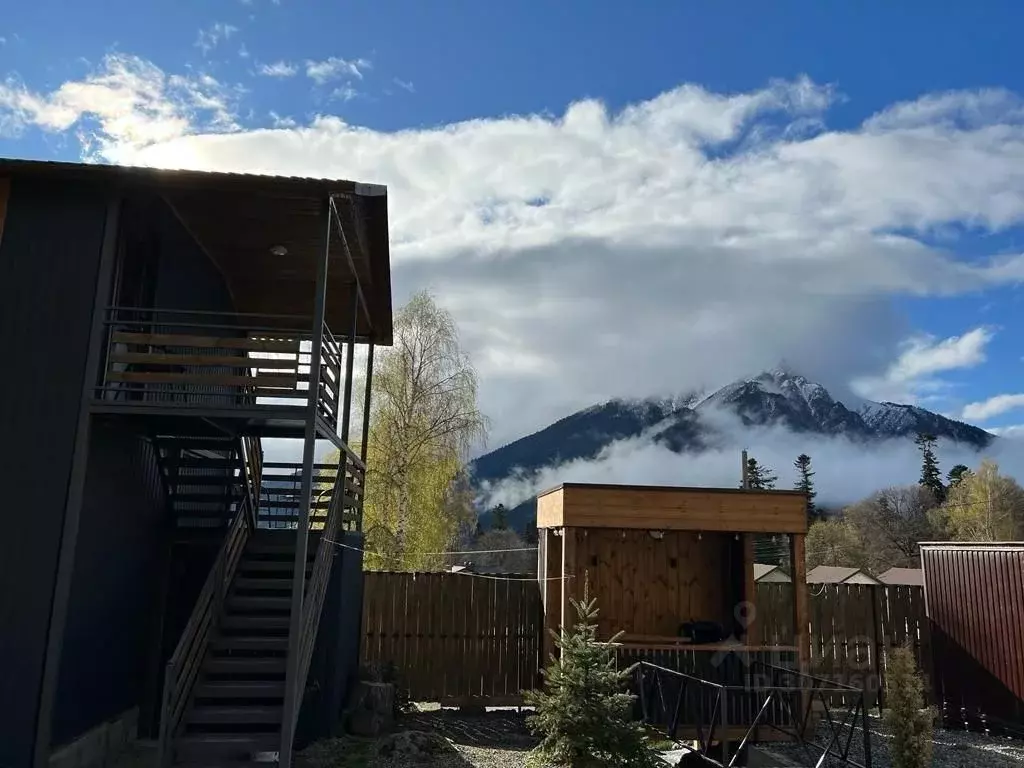 Дом в Карачаево-Черкесия, Зеленчукский район, с. Архыз ул. Банковская, ... - Фото 2