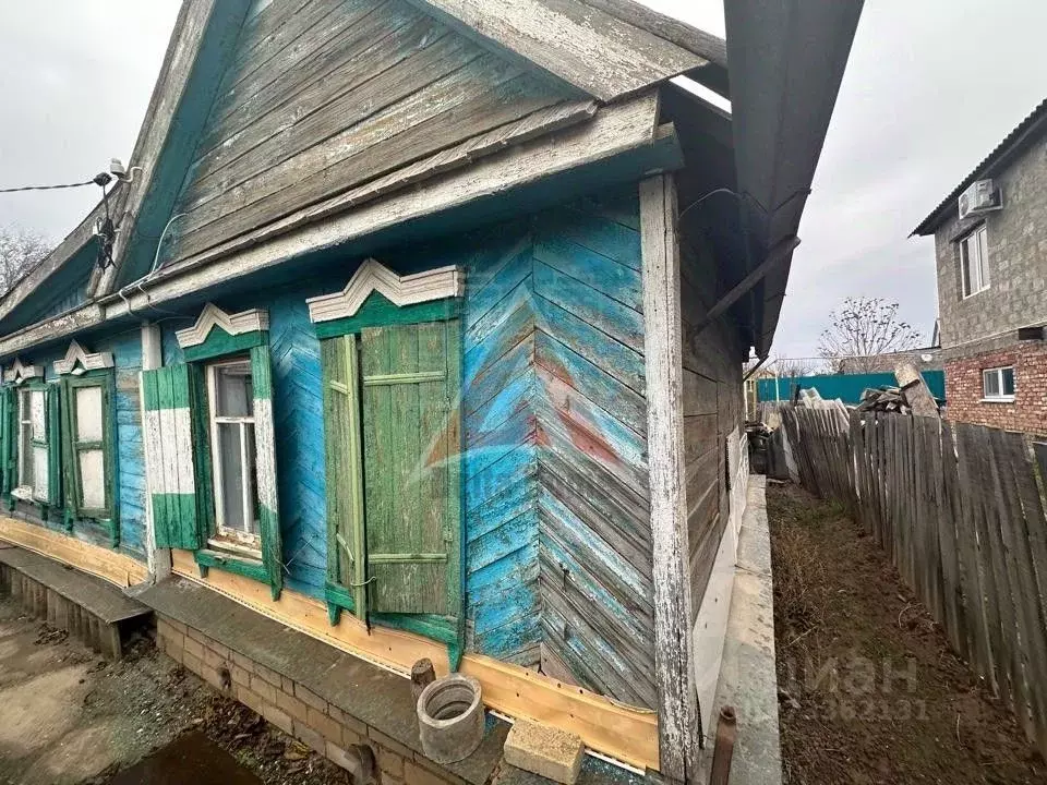 Дом в Астраханская область, Наримановский район, с. Старокучергановка ... - Фото 1