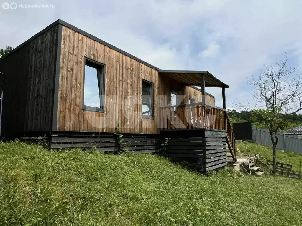 Дом в село Верхнеармянское Лоо, Дачный переулок (50 м) - Фото 1