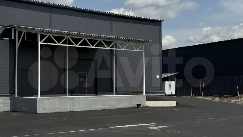 Склад ворота на пандусе, готов к заезду - Фото 0