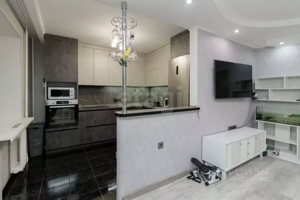 2-к кв. Тюменская область, Тюмень ул. Станислава Карнацевича, 12 (73.7 ... - Фото 1