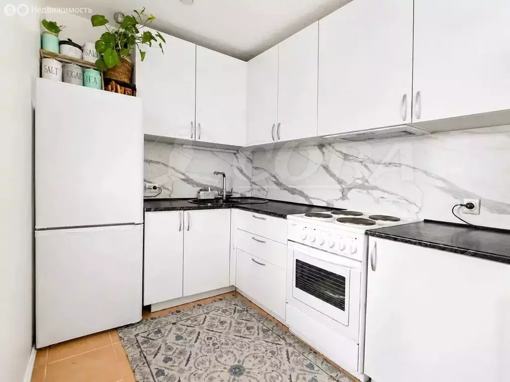 3-комнатная квартира: Тюмень, Курская улица, 2 (53 м) - Фото 1