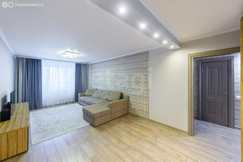 3-комнатная квартира: Тюмень, улица Александра Митинского, 3 (86.7 м) - Фото 2