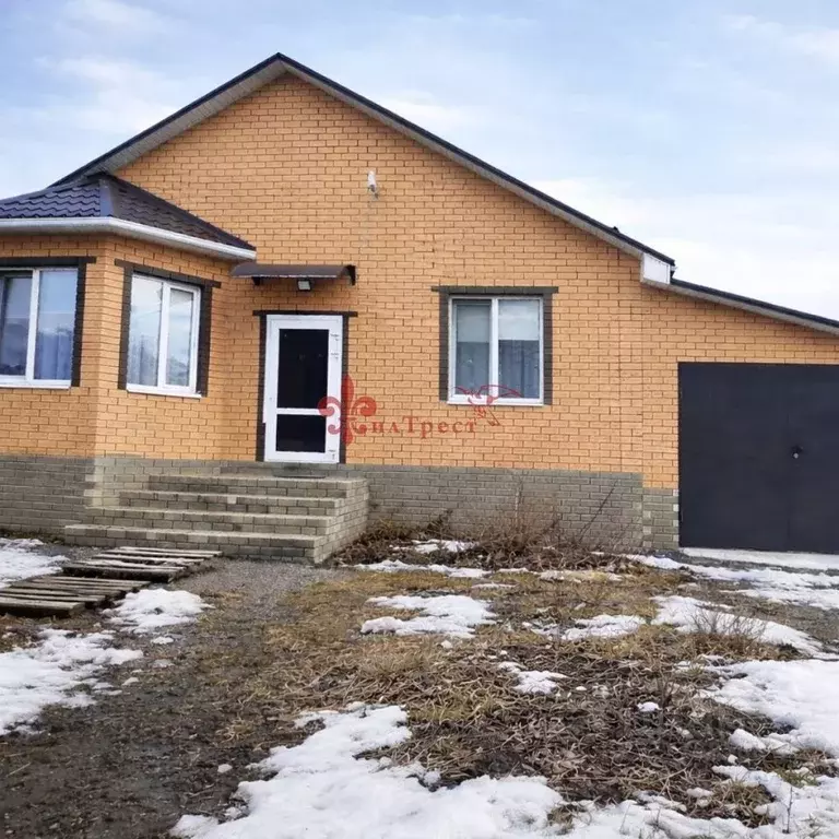 Дом в Белгородская область, Корочанский район, Мелиховское с/пос, с. ... - Фото 1