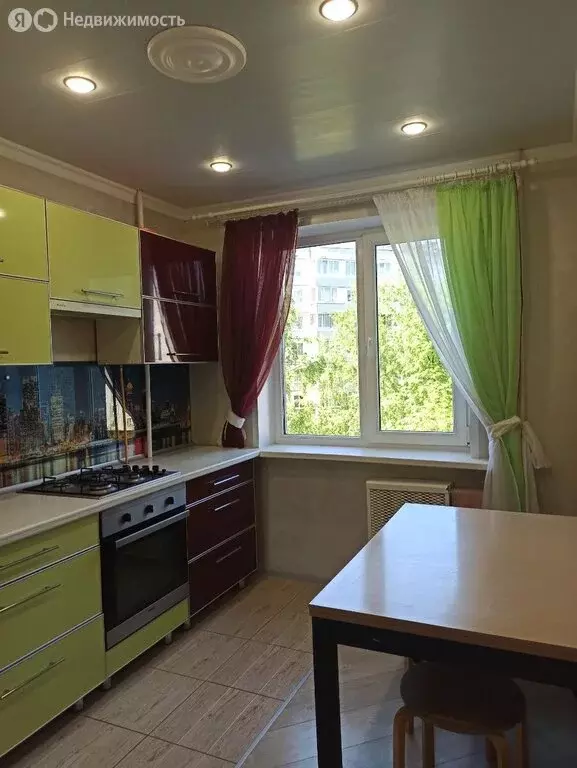 4-комнатная квартира: Чебоксары, улица Кадыкова, 11 (88.1 м) - Фото 1