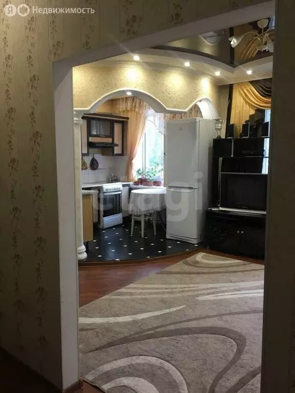 Квартира-студия: Тюмень, улица Орджоникидзе, 1А (31.8 м) - Фото 2