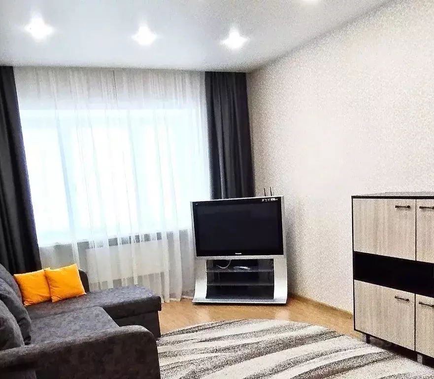 1-к кв. Тюменская область, Тюмень Малая Боровская ул., 7 (50.0 м) - Фото 1