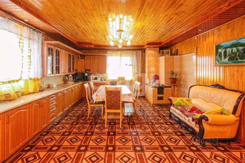 Дом в Бурятия, Улан-Удэ Загорск мкр, ул. Огарева, 16 (200 м) - Фото 1