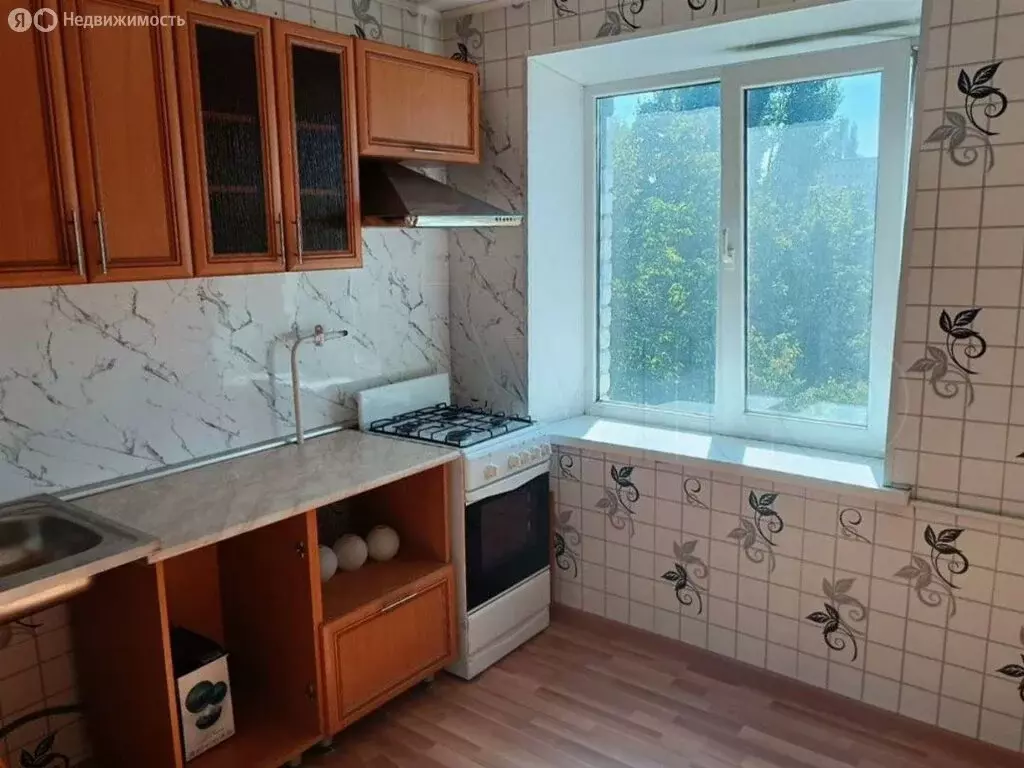 1-комнатная квартира: Губкин, улица Лазарева, 11 (30 м) - Фото 1