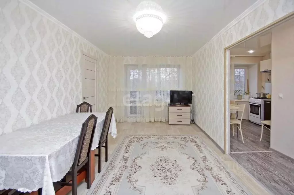 2-к кв. Омская область, Омск просп. Космический, 9 (44.2 м) - Фото 1