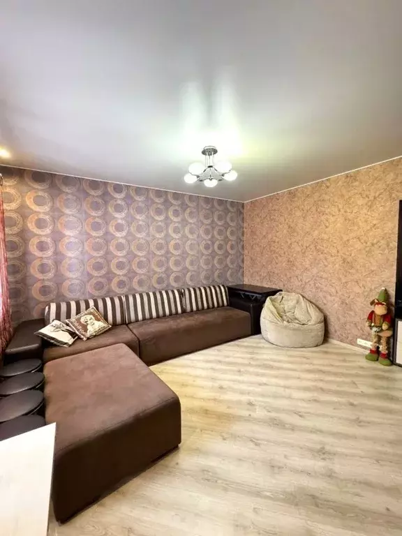 3-к кв. Саратовская область, Энгельс Полтавская ул., 11/3 (110.0 м) - Фото 1
