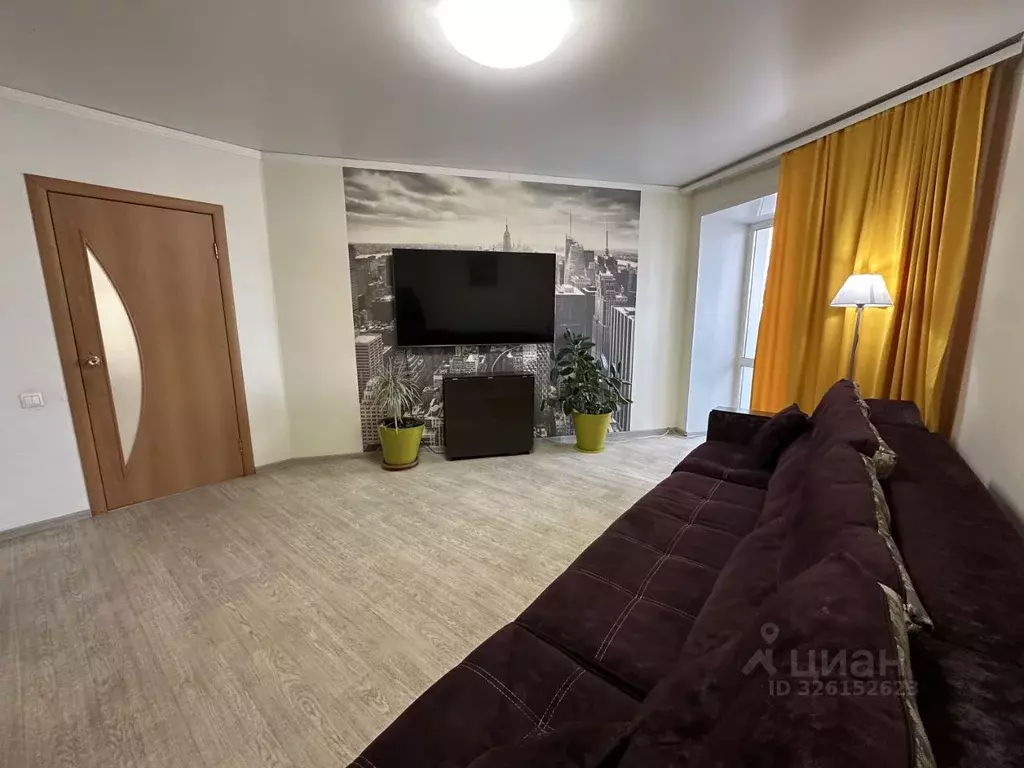 3-к кв. Омская область, Омск Светловская ул., 10 (70.0 м) - Фото 1