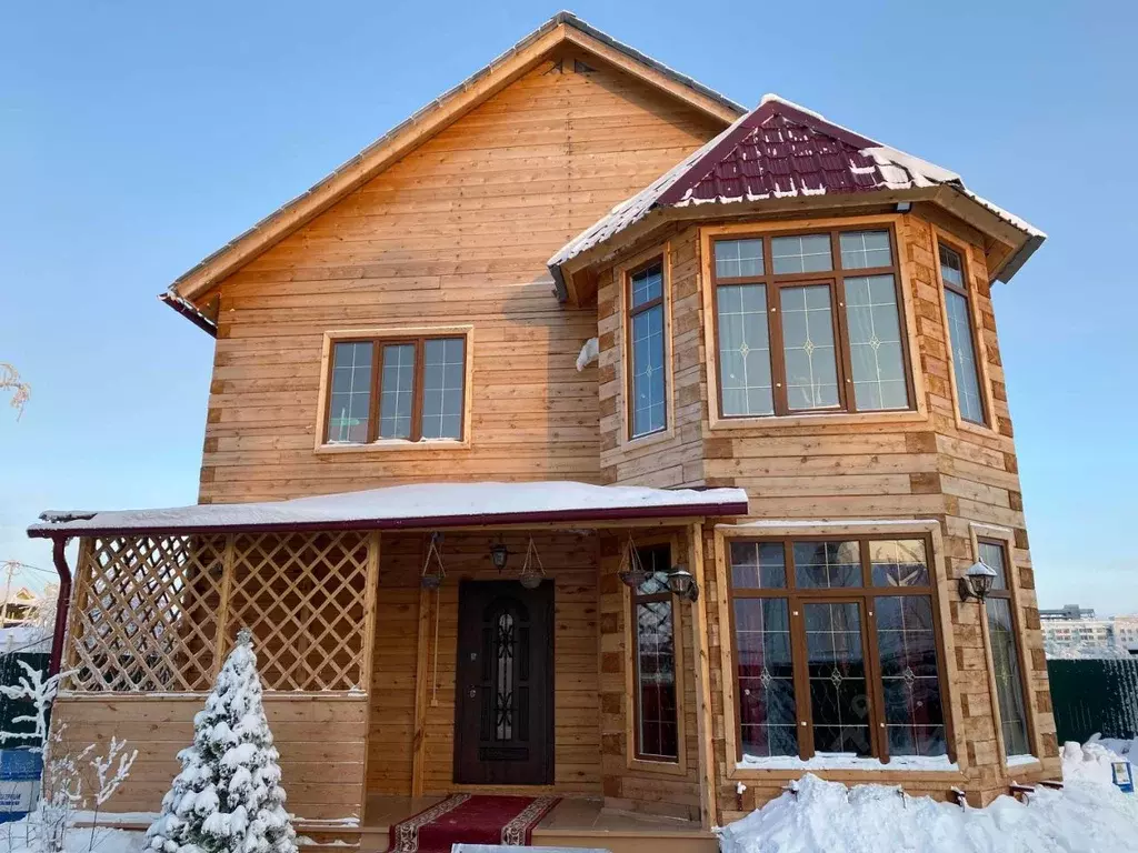 Дом в Саха (Якутия), Якутск Дачная ул. (162 м) - Фото 1