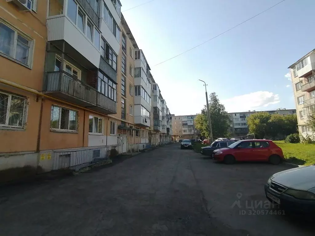 4-к кв. Свердловская область, Каменск-Уральский ул. Шестакова, 36 ... - Фото 0