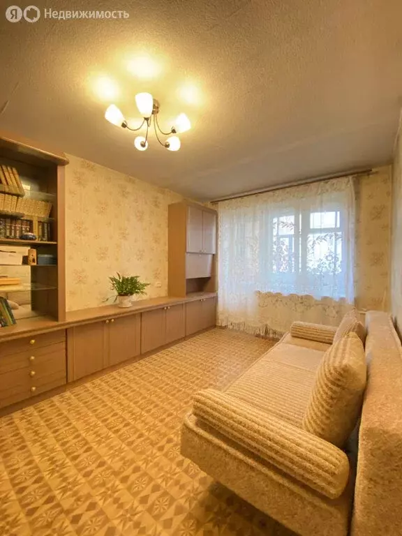 3-комнатная квартира: Казань, улица Шаляпина, 45 (51 м) - Фото 0