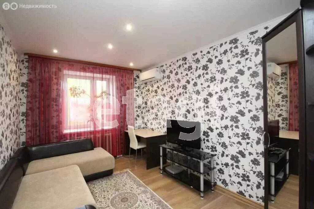 3-комнатная квартира: Тюмень, улица Карла Маркса, 8 (79.4 м) - Фото 0