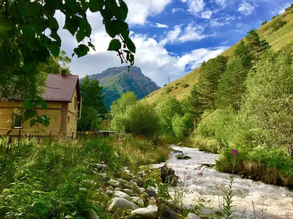 Дом в Кабардино-Балкария, Эльбрусский район, с. Терскол ул. ... - Фото 1