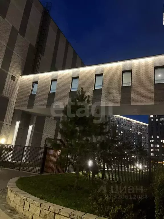 Гараж в Тюменская область, Тюмень ул. Первооткрывателей, 12 (13 м) - Фото 1