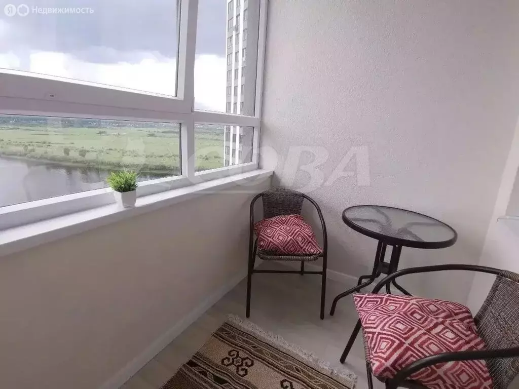 2-комнатная квартира: Тюмень, Краснооктябрьская улица, 8 (61 м) - Фото 1