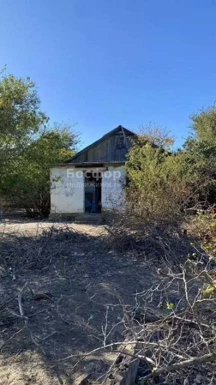 Дом в Крым, Кировский район, Первомайское с/пос, с. Отважное ул. ... - Фото 1