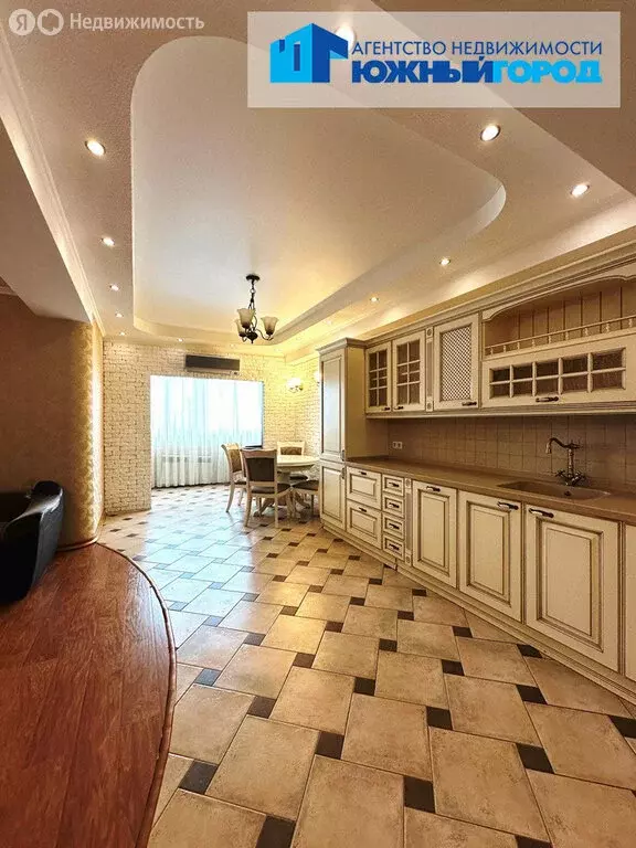 4-комнатная квартира: Южно-Сахалинск, Комсомольская улица, 271Ак2 ... - Фото 1