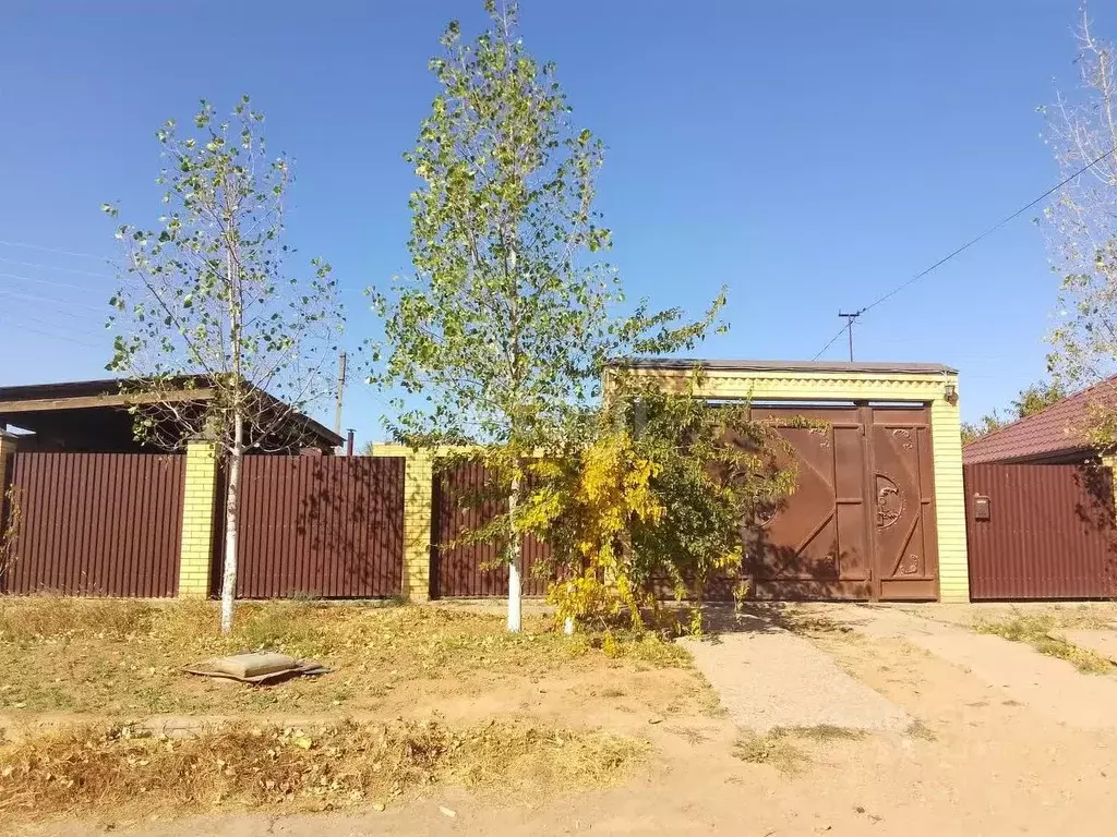 Дом в Астраханская область, Астрахань Львовская ул., 2А (300 м) - Фото 1