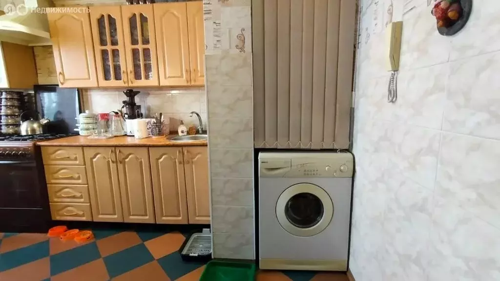 3-комнатная квартира: Омск, проспект Комарова, 1 (63.3 м) - Фото 1