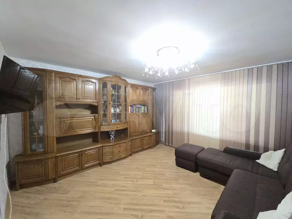 2-к. квартира, 63 м, 1/9 эт. - Фото 0