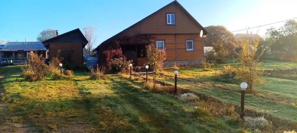 Дом в Псковская область, Струги Красные рп пер. Холохинский (70 м) - Фото 1