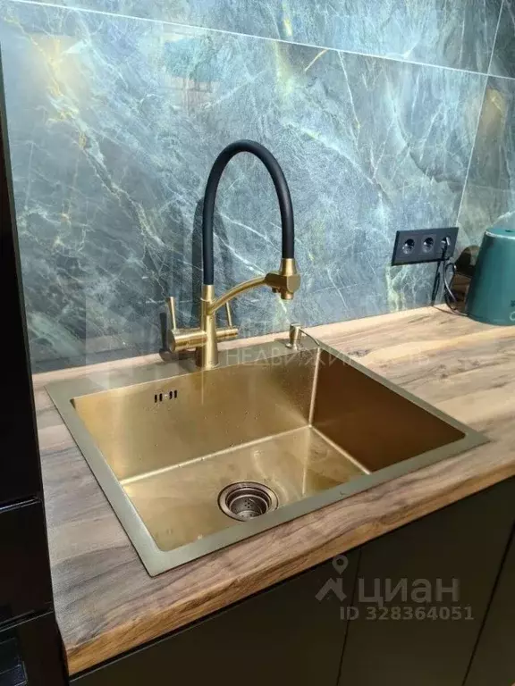 2-к кв. Тюменская область, Тюмень ул. Республики, 204к10 (73.5 м) - Фото 0