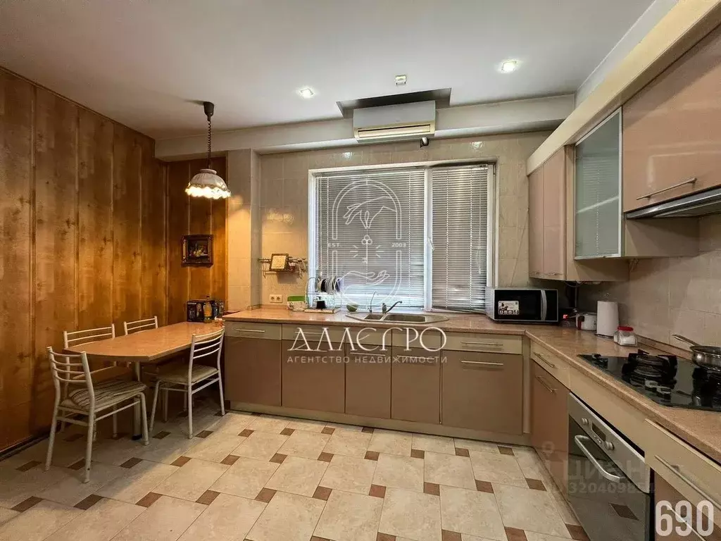 3-к кв. Севастополь ул. Дроздова, 7 (100.0 м) - Фото 1