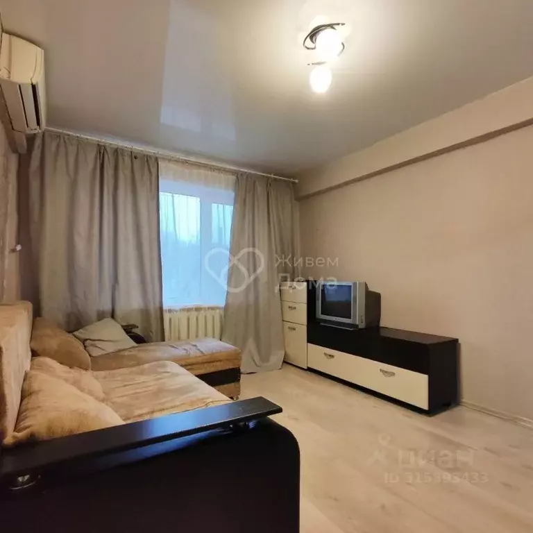 2-к кв. Волгоградская область, Волгоград ул. Кирова, 134Б (44.8 м) - Фото 0