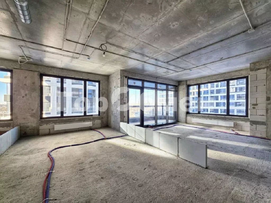 Продается 4-комнатная квартира - Фото 0