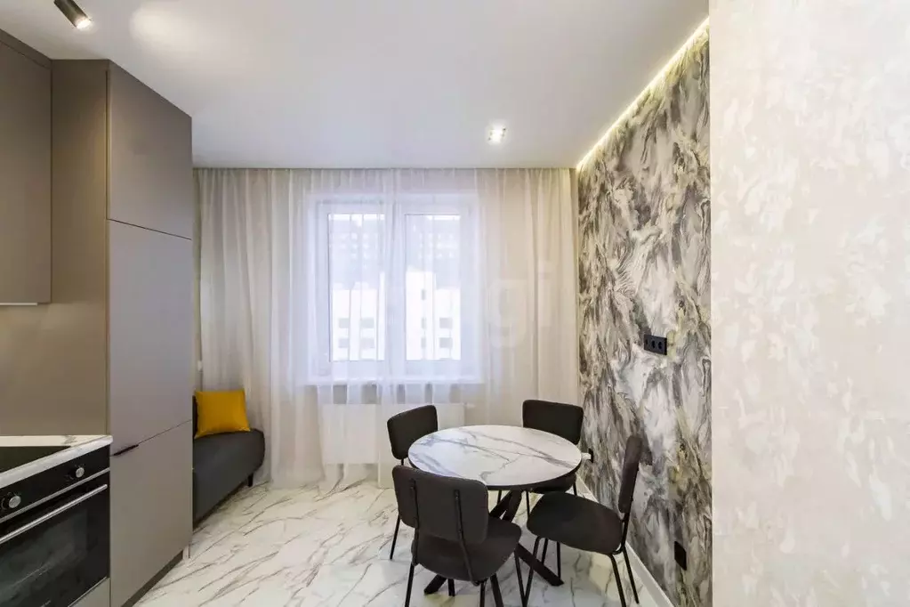 1-к кв. Тюменская область, Тюмень ул. Республики, 204к11 (38.3 м) - Фото 1