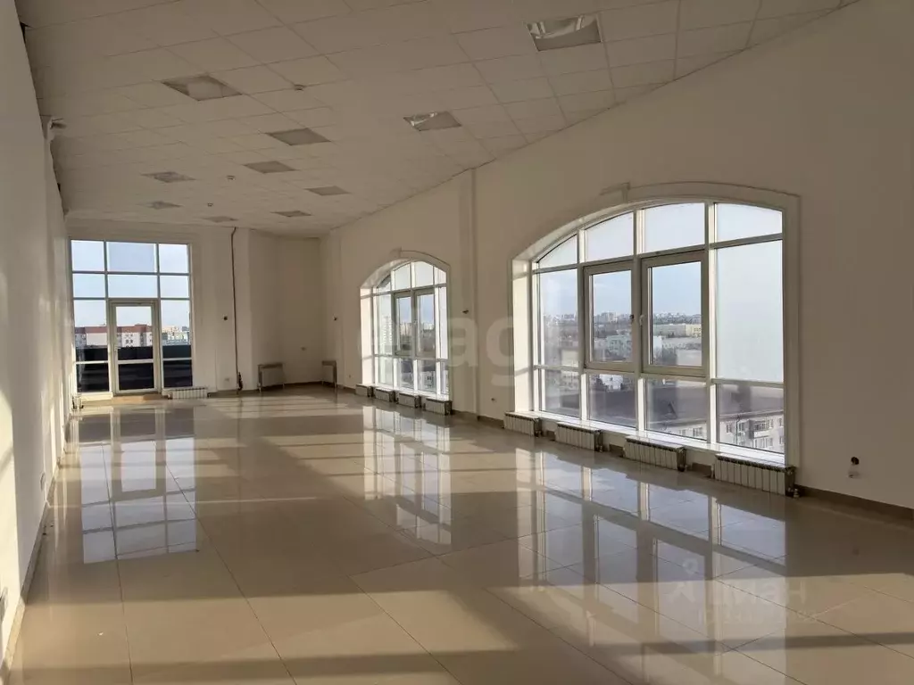 Помещение свободного назначения в Тюменская область, Тюмень ул. ... - Фото 1