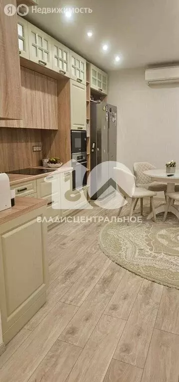3-комнатная квартира: Новосибирск, улица Сибревкома, 9 (68.9 м) - Фото 1
